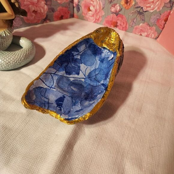 Decoupage clam shell   - Picture 1 of 5